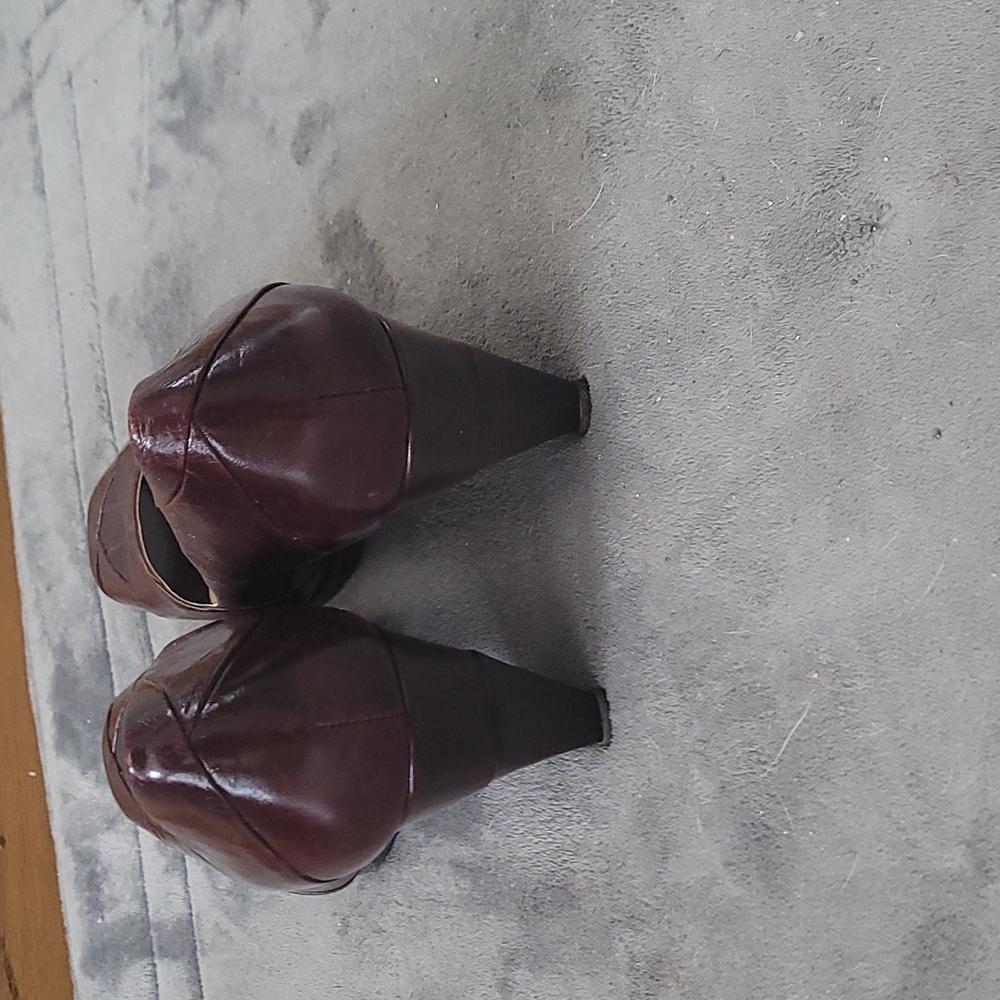 Shoes - Picture 3 of 4